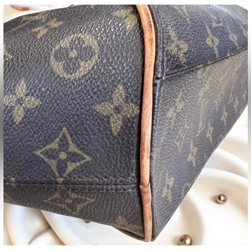 Louis Vuitton Monogram Ellipse Hand Bag with COA, A BEAUTY!